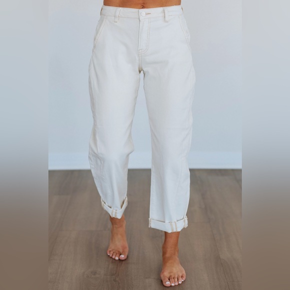 Women's Cream Capri Jeans - Picture 1 of 2